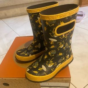BOGS kids rain boots